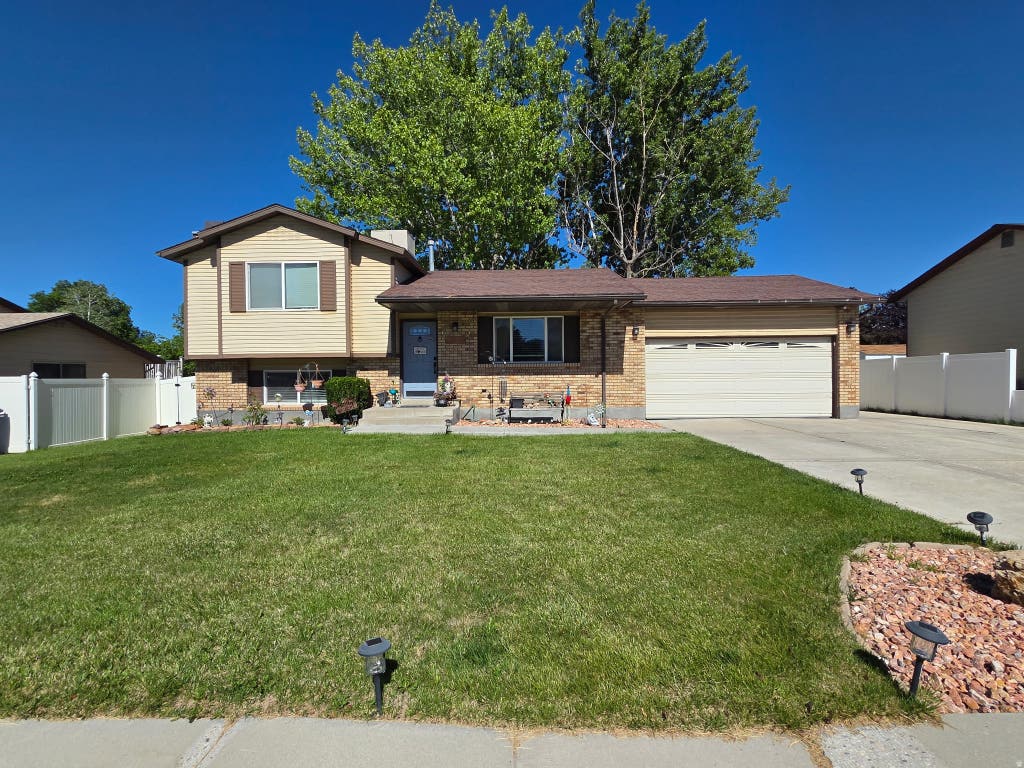 Photo of 4801 S ROCKFACE DR W, Taylorsville, UT 84129 (MLS # 2165151)