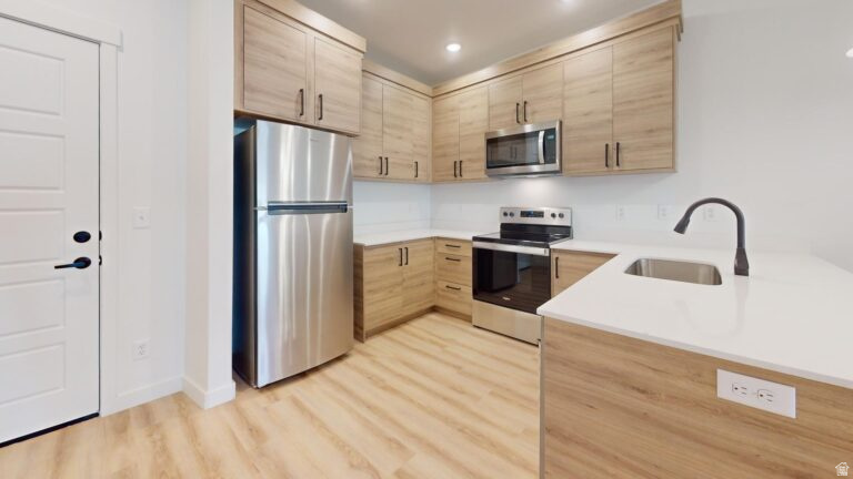 THE YARD - Residential Income