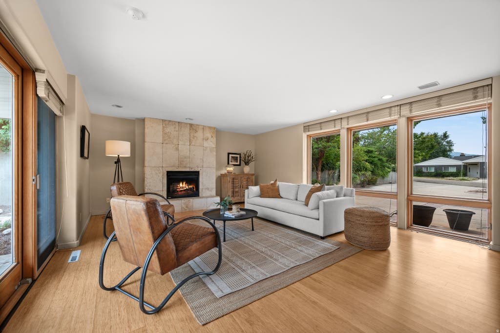 Photo of 2379 SAINT MARYS DR, Salt Lake City, UT 84108 (MLS # 2175526)