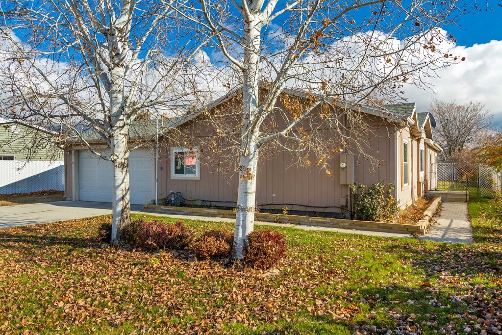 Photo of 322 N 900 E, American Fork, UT 84003 (MLS # 2126003)