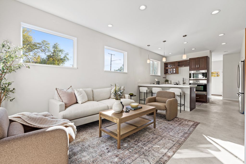 Photo of 885 S 1500 W, Salt Lake City, UT 84104 (MLS # 2119615)