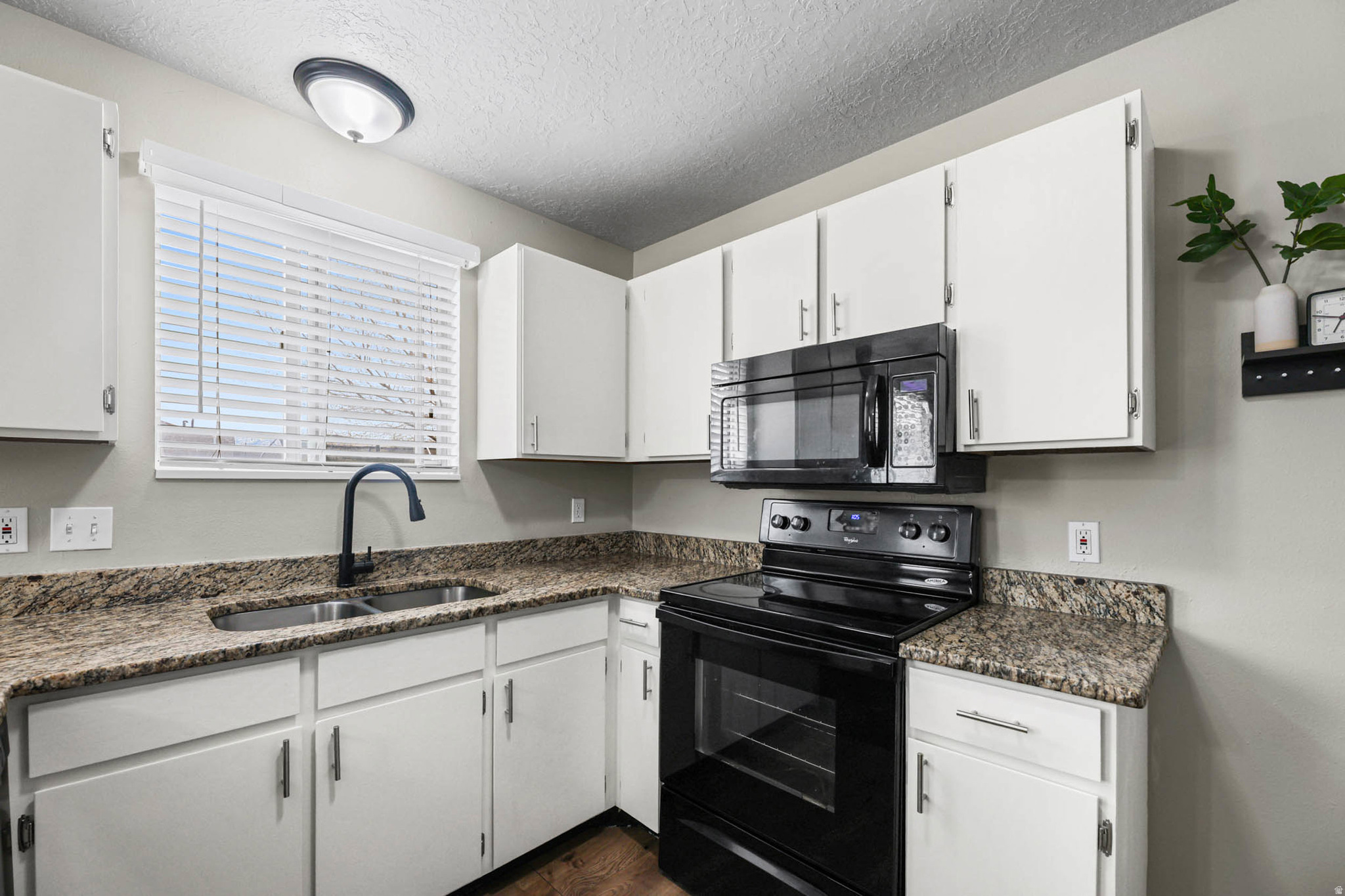 GARDEN GATE - Residential