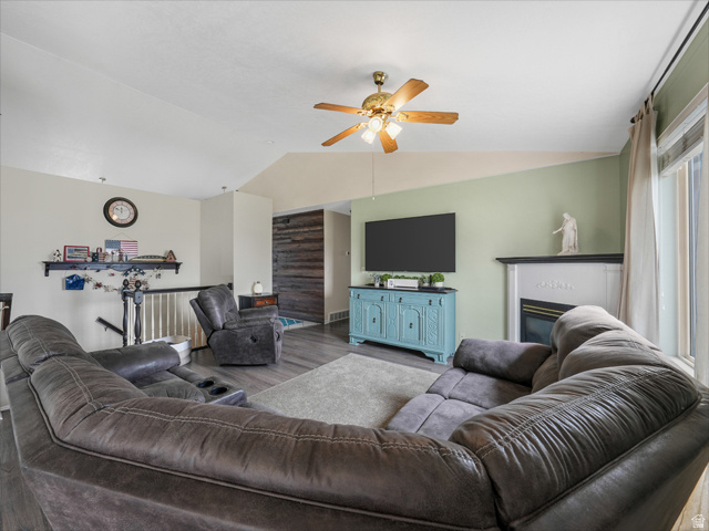 COPPER HILL - Residential