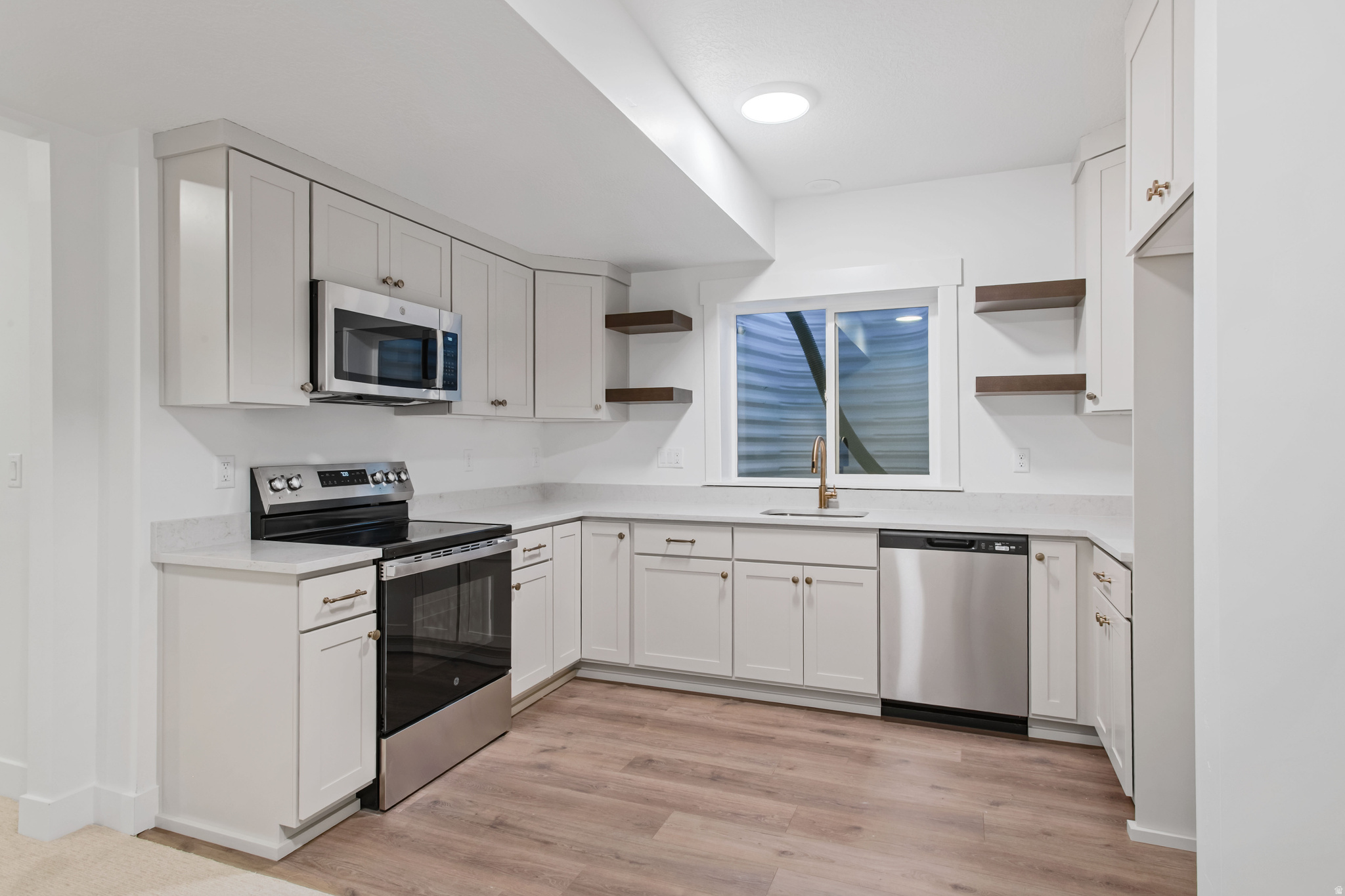 DAYBREAK - Residential