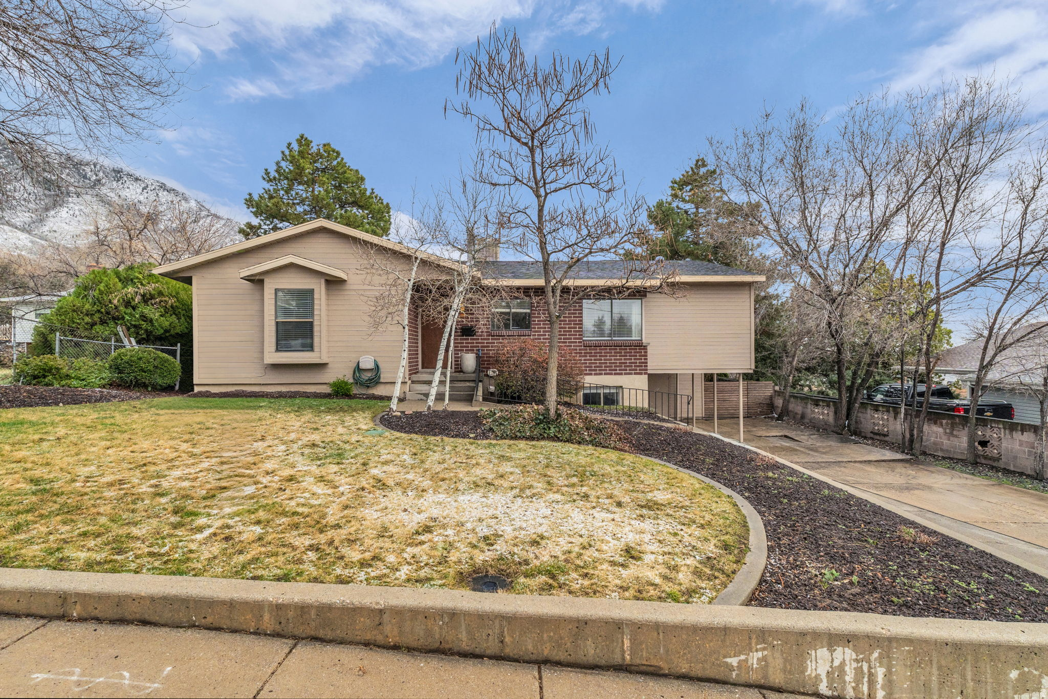 HOLLADAY HILLS - Residential Income