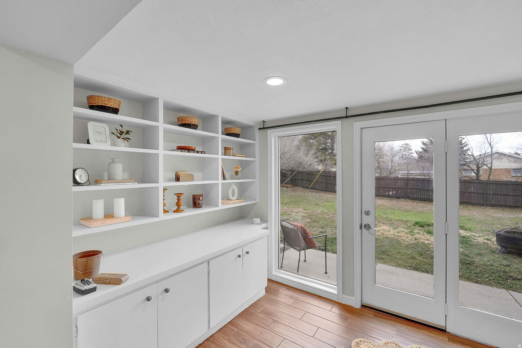 HOLLADAY HILLS - Residential Income