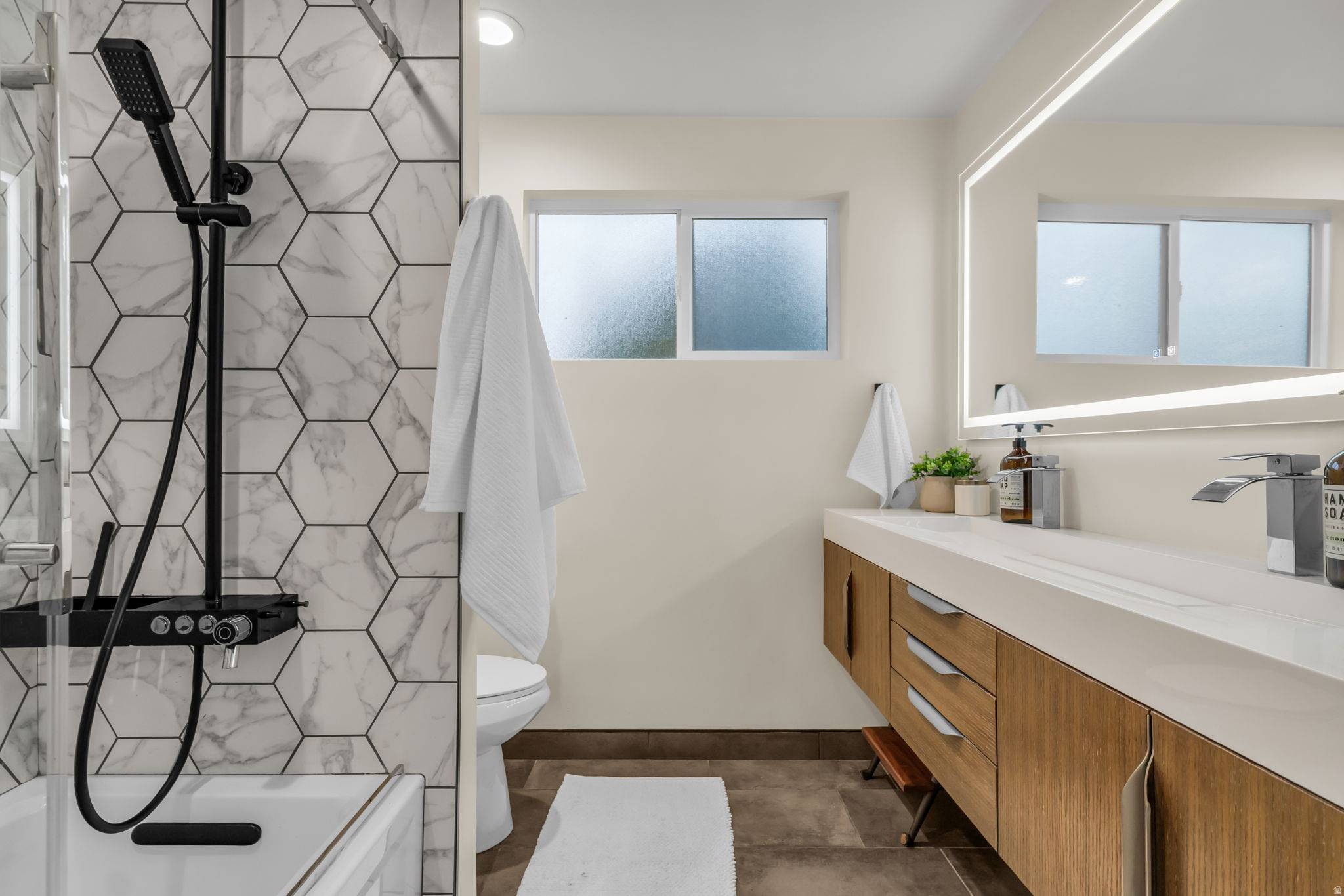 HOLLADAY HILLS - Residential Income