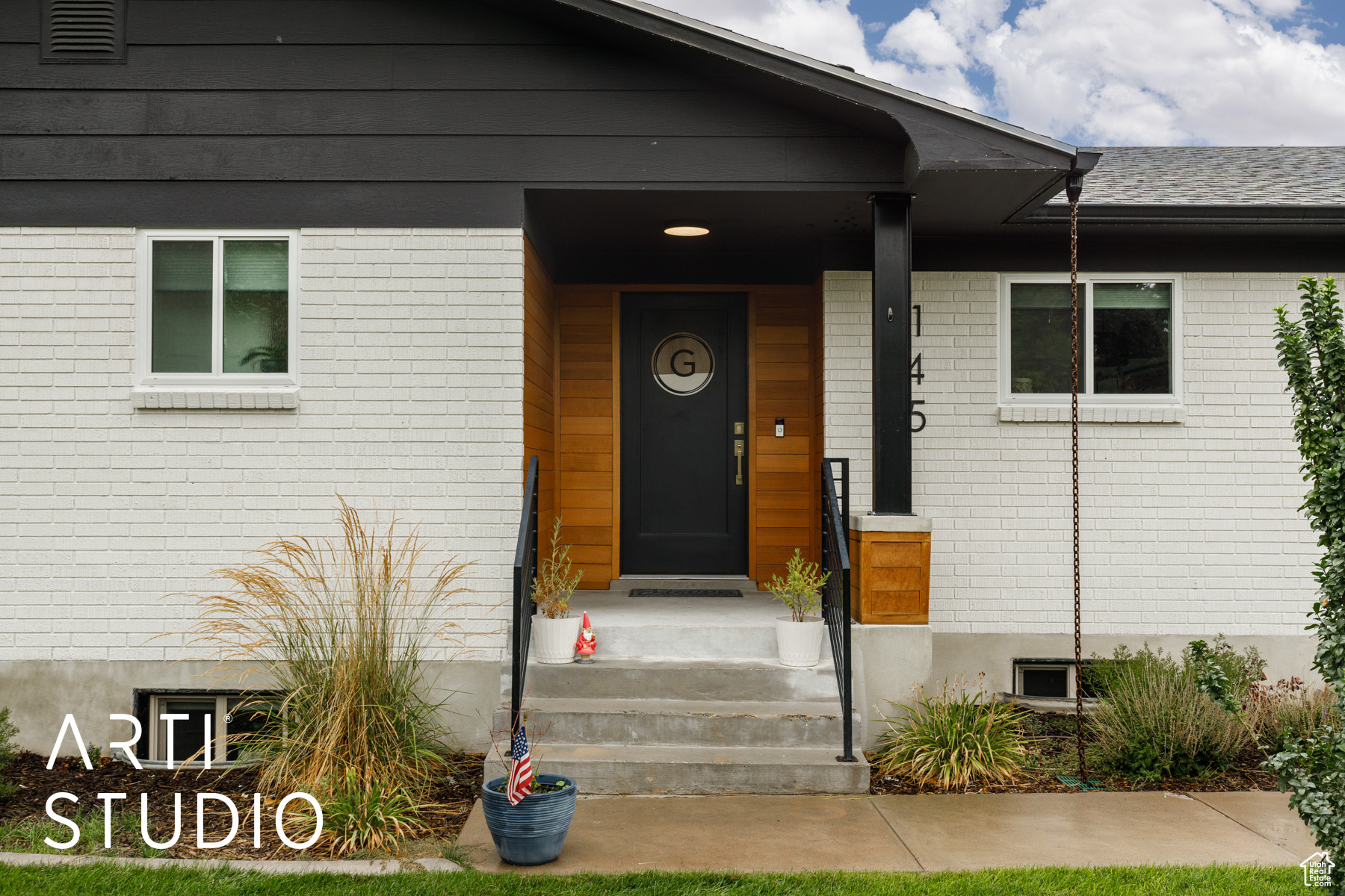 145 QUARTER CIR