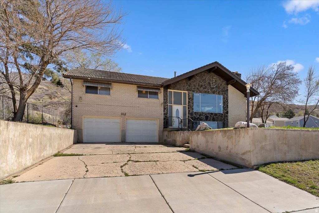 Photo of 912 N EASTSIDE DR, Layton, UT 84040 (MLS # 2146099)