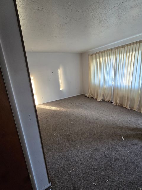 Tiny photo for 484 E 2050 N, North Ogden, UT 84414 (MLS # 2122406)