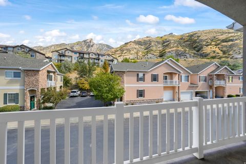 Tiny photo for 1052 S CANYON MEADOWS DR #4, Provo, UT 84606 (MLS # 2124864)