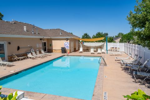 Tiny photo for 1052 S CANYON MEADOWS DR #4, Provo, UT 84606 (MLS # 2124864)