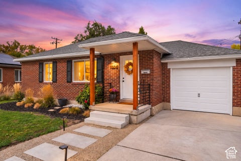 Photo of 1034 W SIGNORA DR, Salt Lake City, UT 84116 (MLS # 2189991)