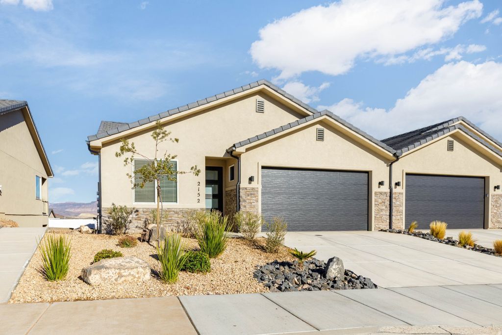 Photo of 2152 W 380 S, Hurricane, UT 84737 (MLS # 2126343)