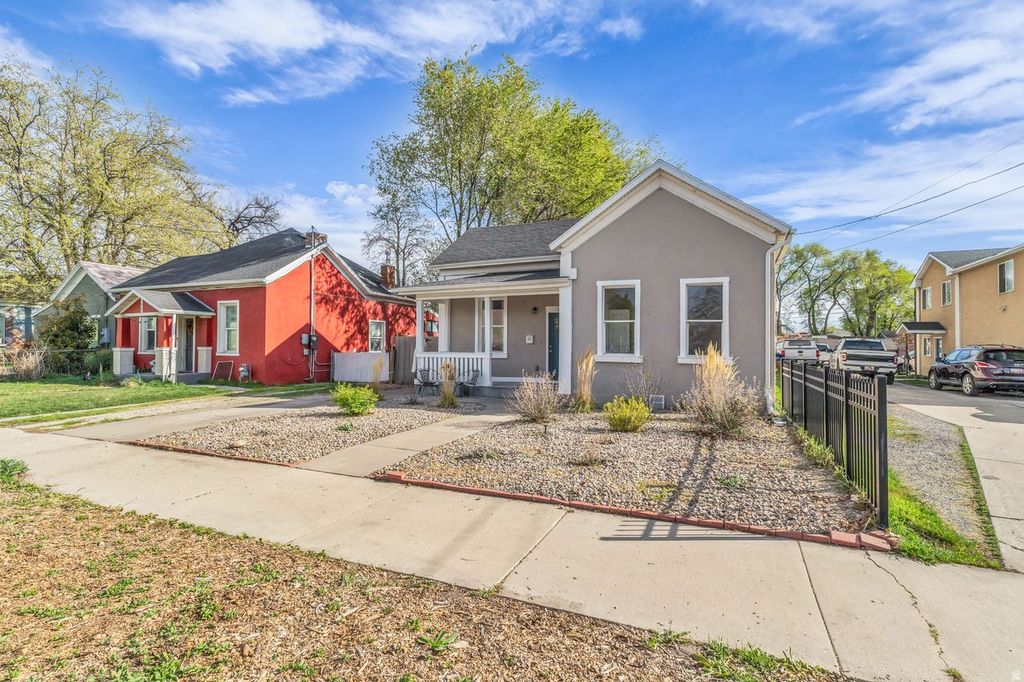 Photo of 757 W 200 N, Salt Lake City, UT 84116 (MLS # 2147517)