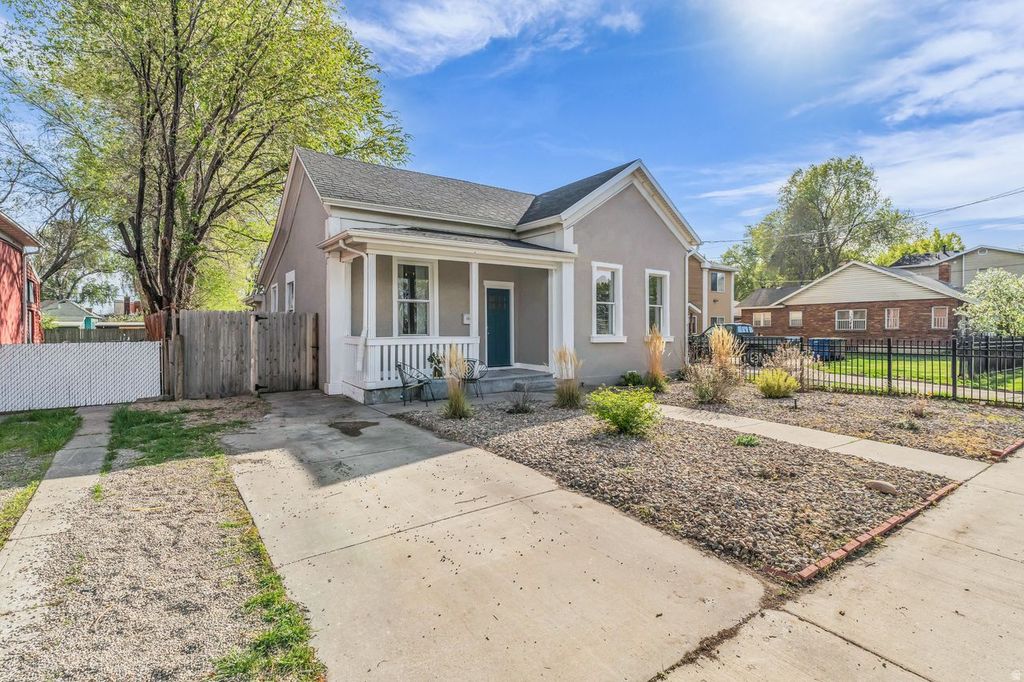 Photo of 757 W 200 N, Salt Lake City, UT 84116 (MLS # 2147517)
