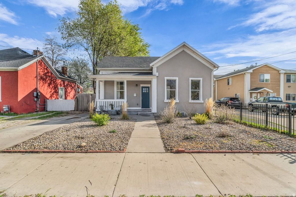 Photo of 757 W 200 N, Salt Lake City, UT 84116 (MLS # 2147517)