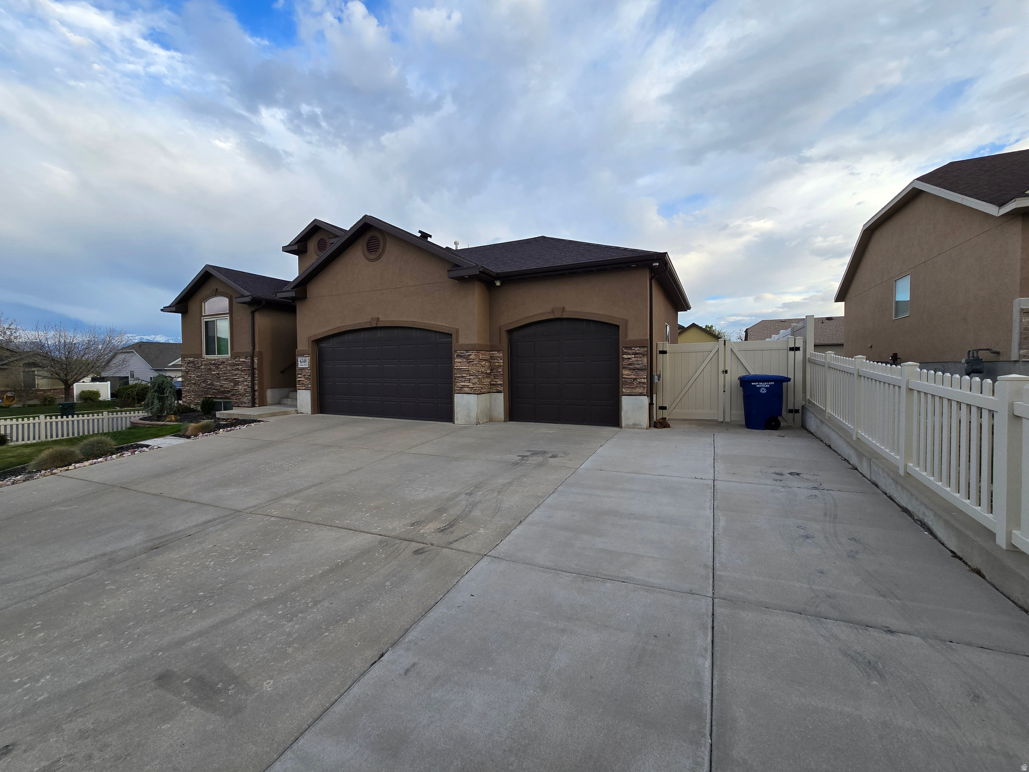 DIAMOND SUMMIT - Residential