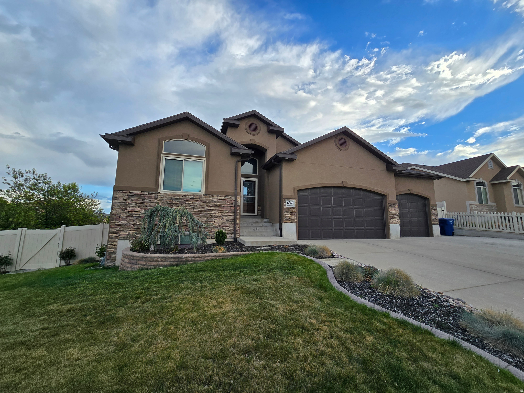 DIAMOND SUMMIT - Residential
