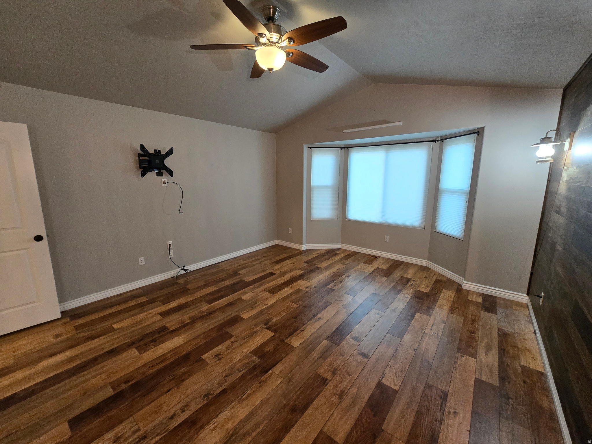 DIAMOND SUMMIT - Residential
