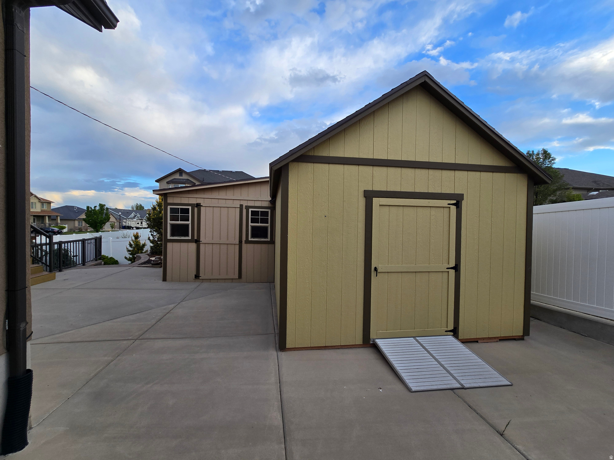 DIAMOND SUMMIT - Residential
