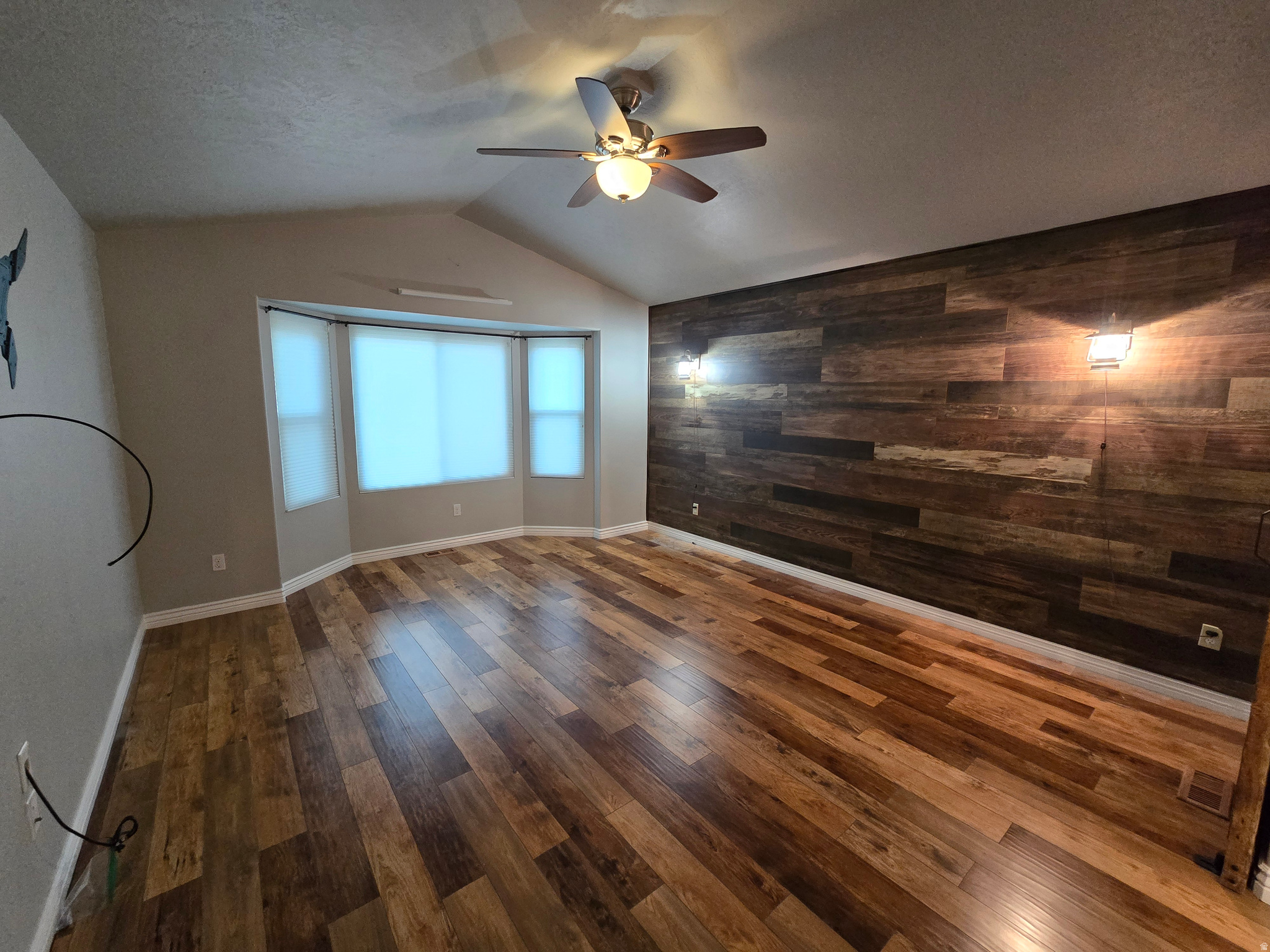 DIAMOND SUMMIT - Residential