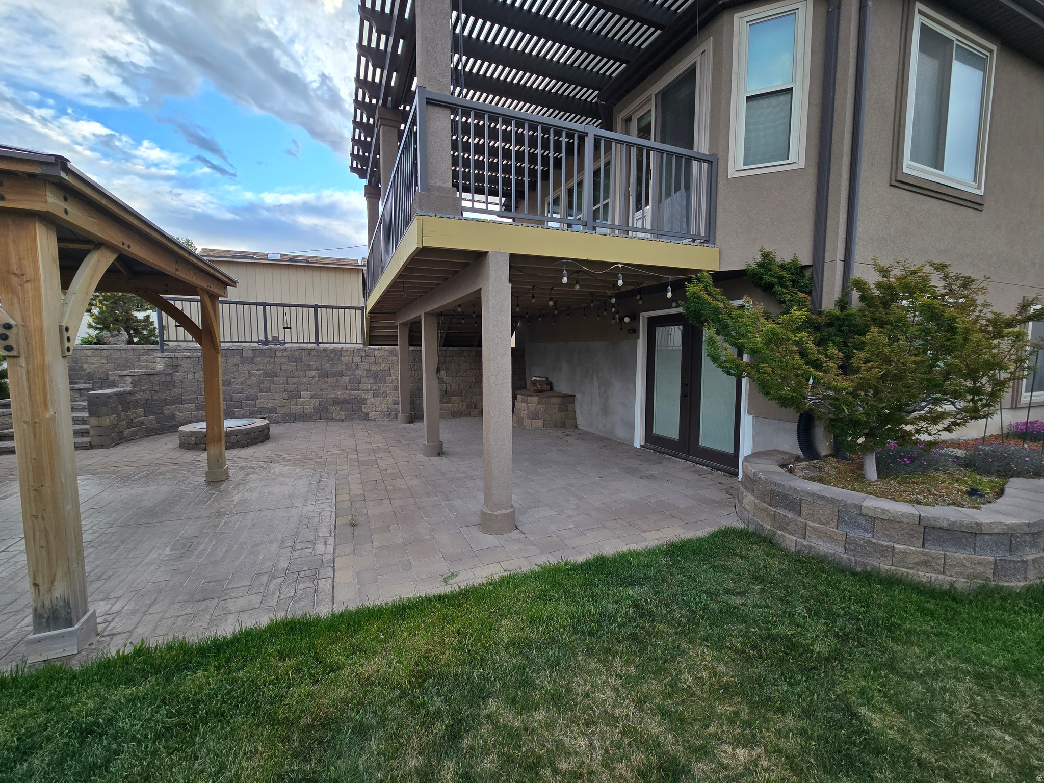 DIAMOND SUMMIT - Residential