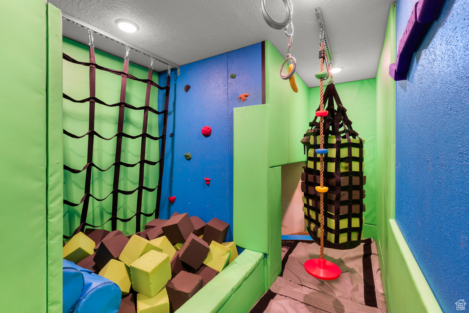 FALLS AT BOULDEN RID - Residential