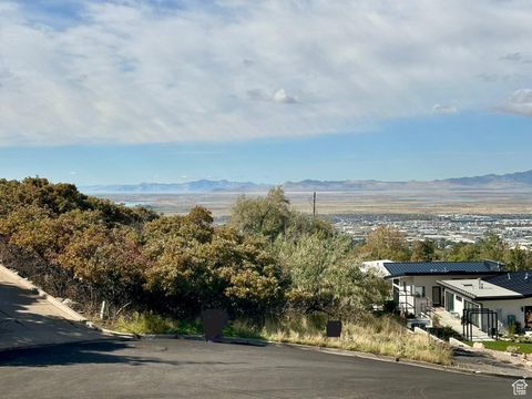 Tiny photo for 3716 S OAKRIDGE CT, Bountiful, UT 84010 (MLS # 2117676)