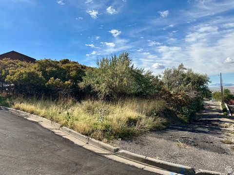 Tiny photo for 3716 S OAKRIDGE CT, Bountiful, UT 84010 (MLS # 2117676)