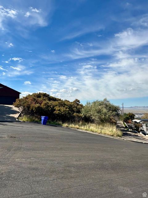 Tiny photo for 3716 S OAKRIDGE CT, Bountiful, UT 84010 (MLS # 2117676)