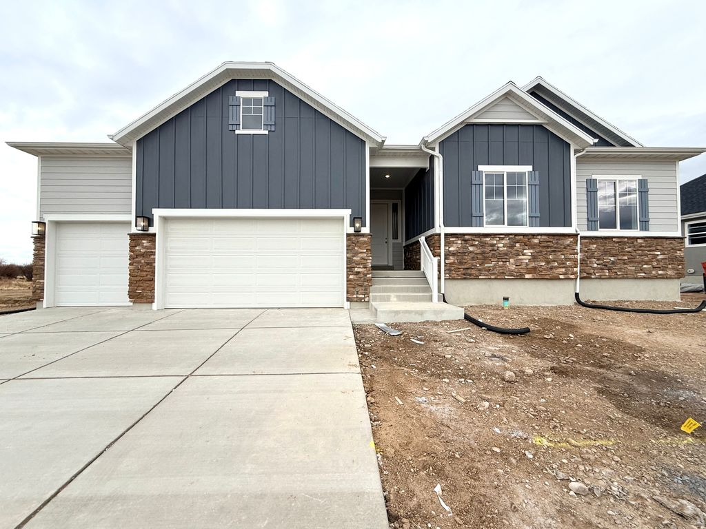 Photo of 3075 E 1000 S #305, Spanish Fork, UT 84660 (MLS # 2128708)
