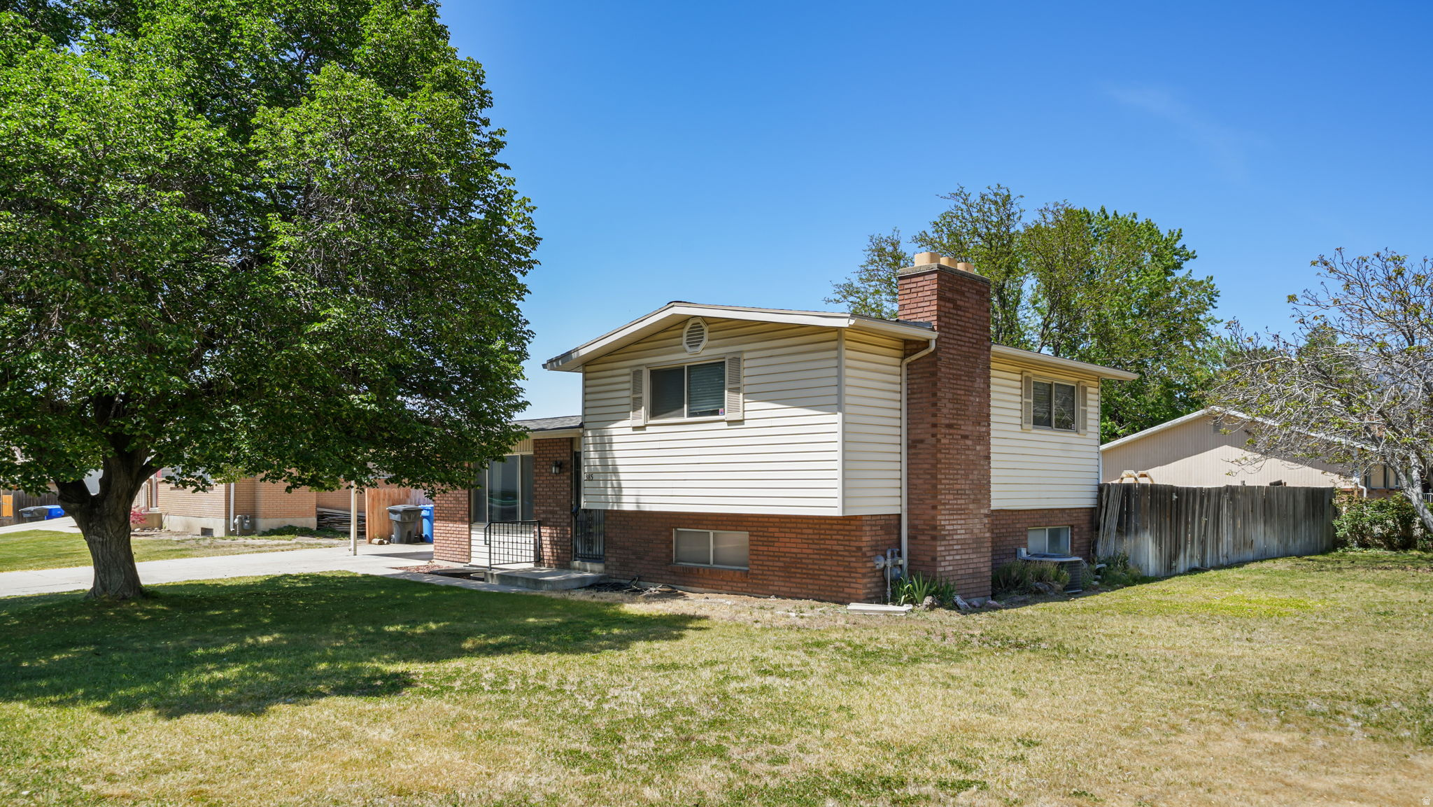 QUEENS PARK - Residential
