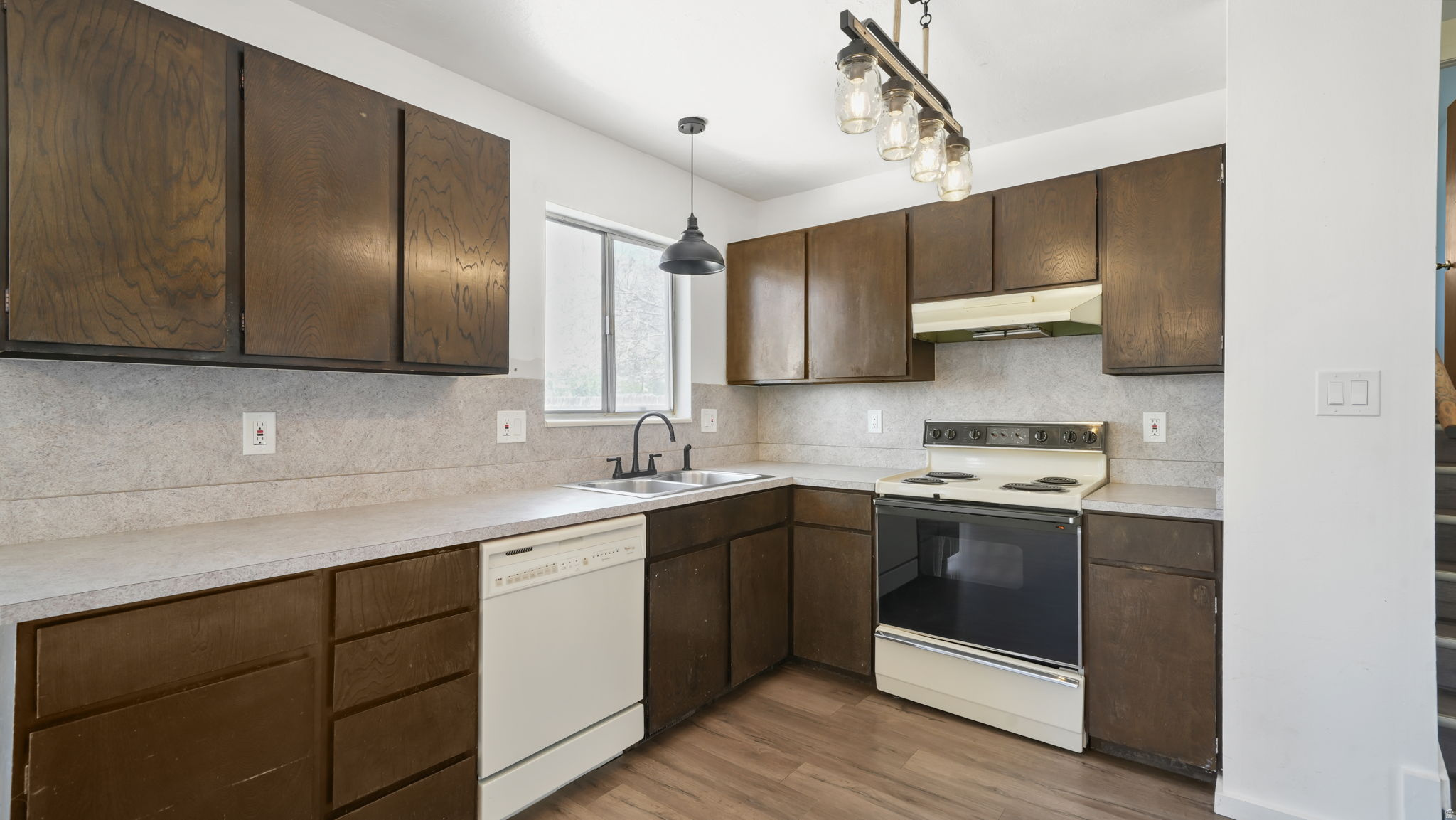 QUEENS PARK - Residential