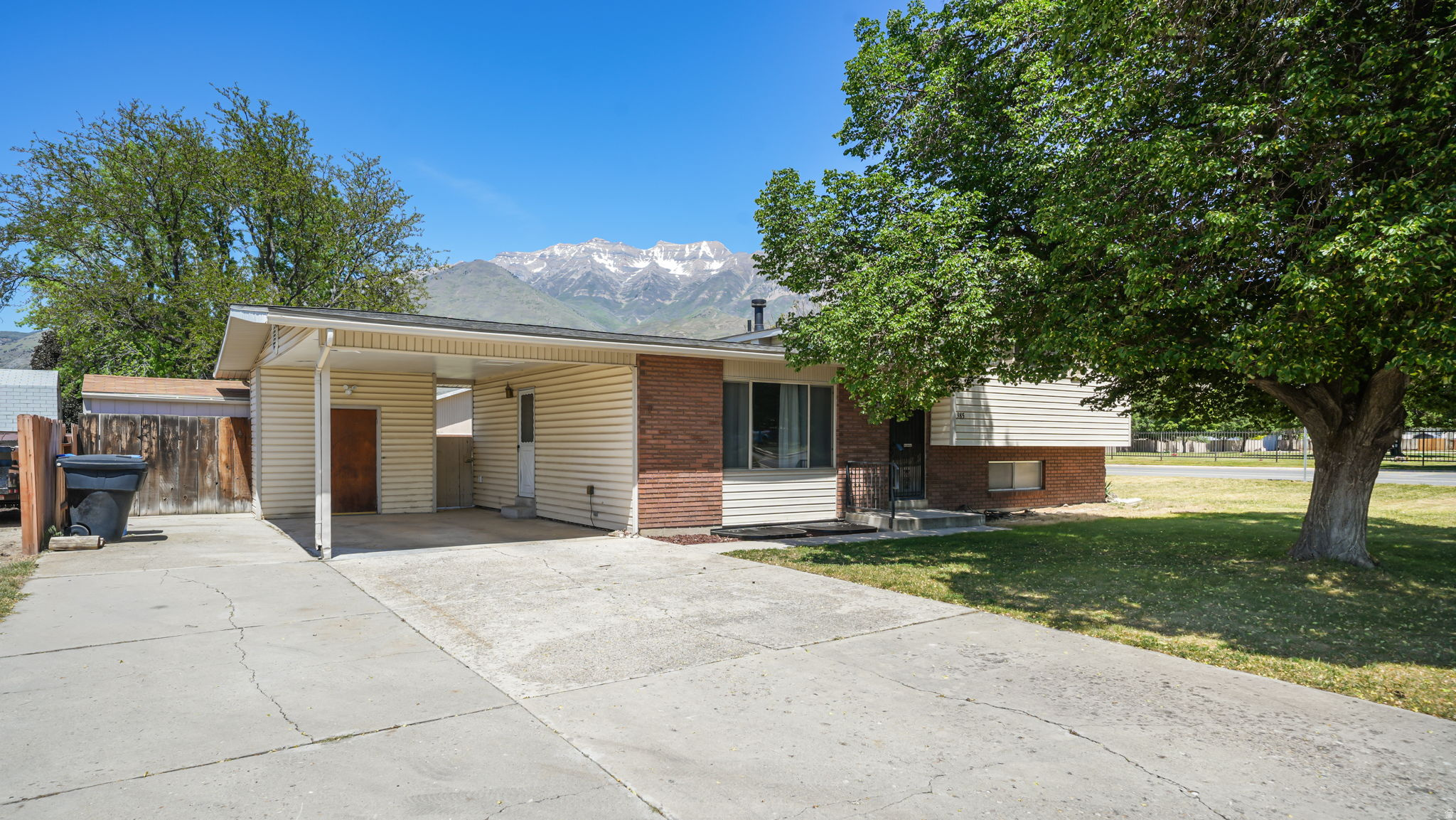 QUEENS PARK - Residential