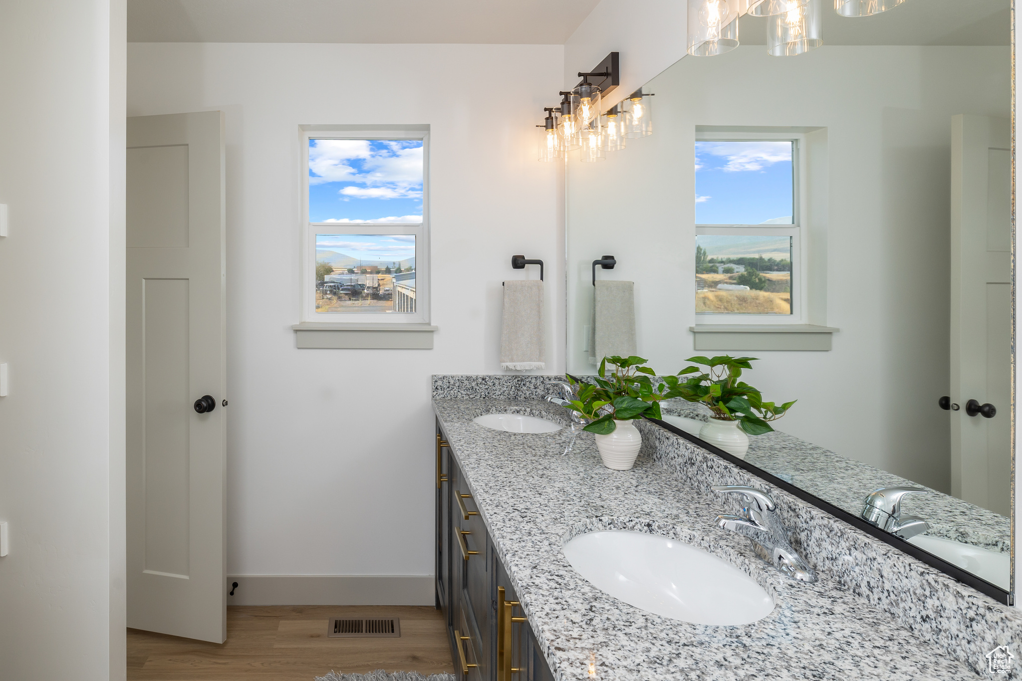 864 E 250, Hyrum, Utah image 10