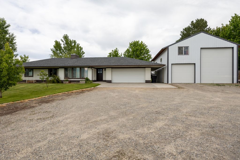Photo of 1134 S 1600 E, Preston, ID 83263 (MLS # 2162568)