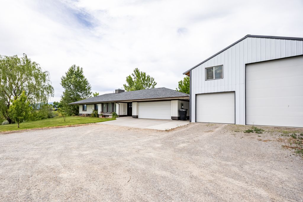 Photo of 1134 S 1600 E, Preston, ID 83263 (MLS # 2162568)