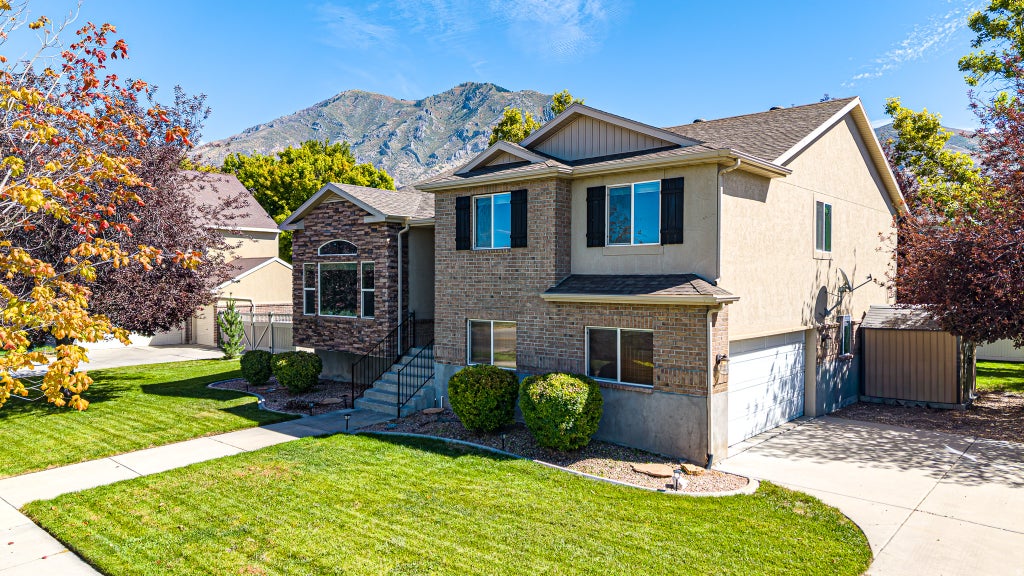 Photo of 464 N 950 W, Springville, UT 84663 (MLS # 2185365)