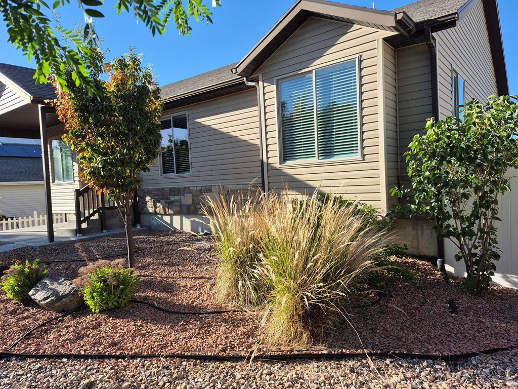 Photo of 1896 E JUNIPER DR, Eagle Mountain, UT 84005 (MLS # 2171547)
