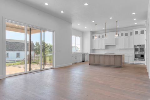 Tiny photo for 461 W SUMMIT LN, Kaysville, UT 84037 (MLS # 2120959)