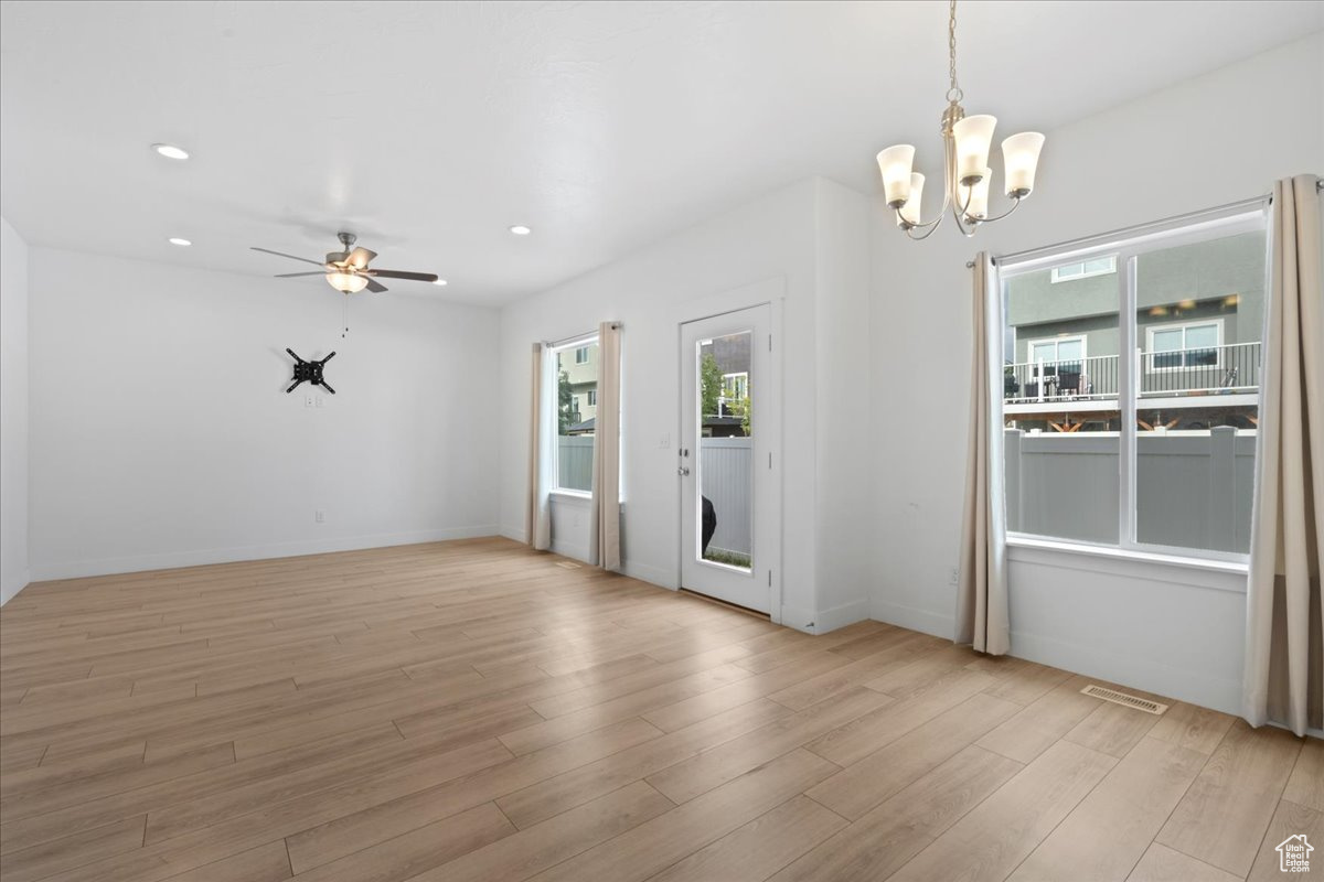 SILVER LAKE - Residential