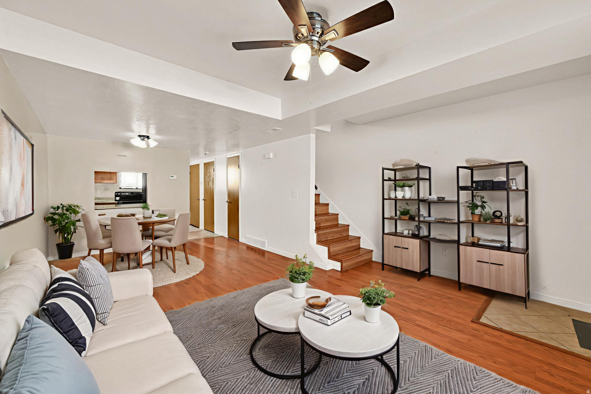 REDWOOD VILL - Residential