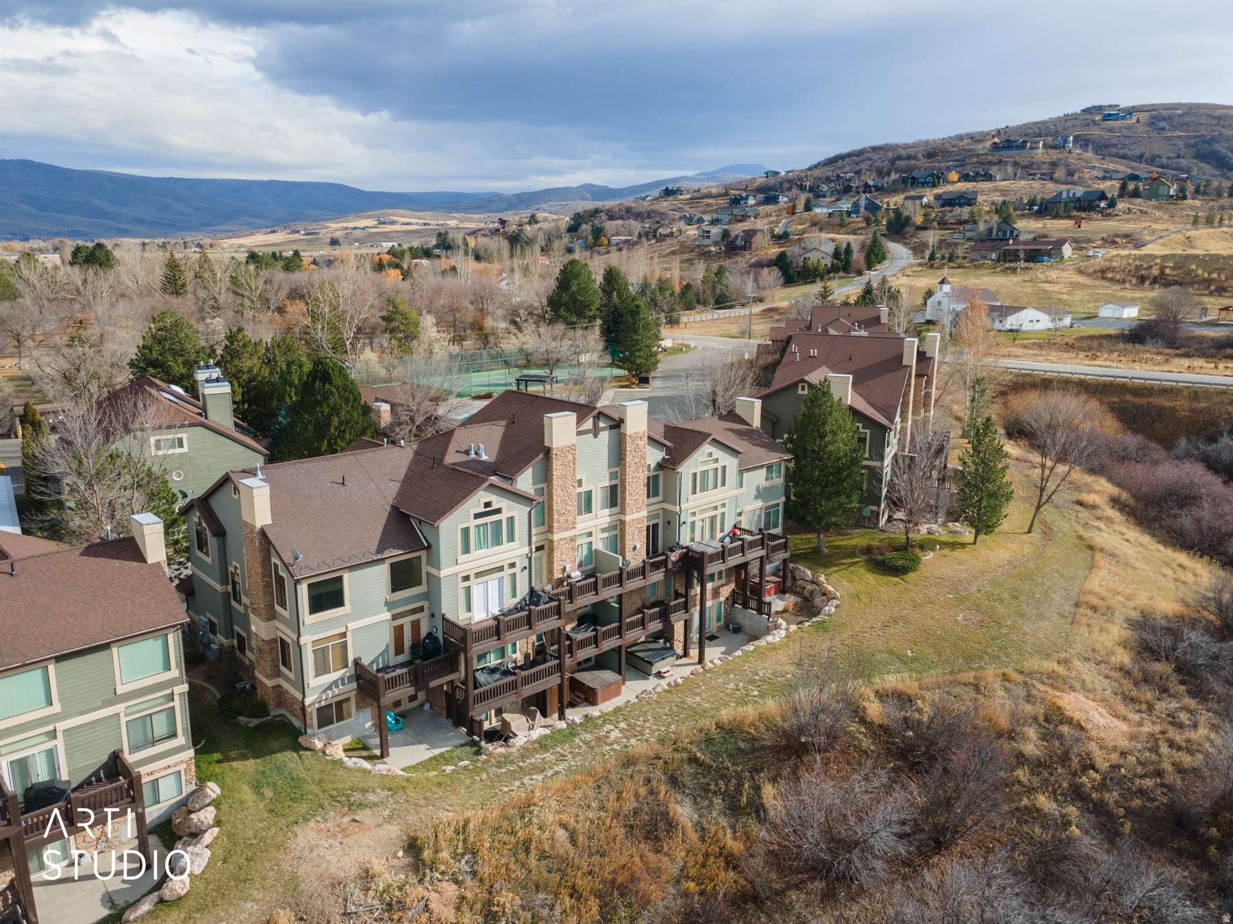 LAKESIDE VILLAGE - Residential