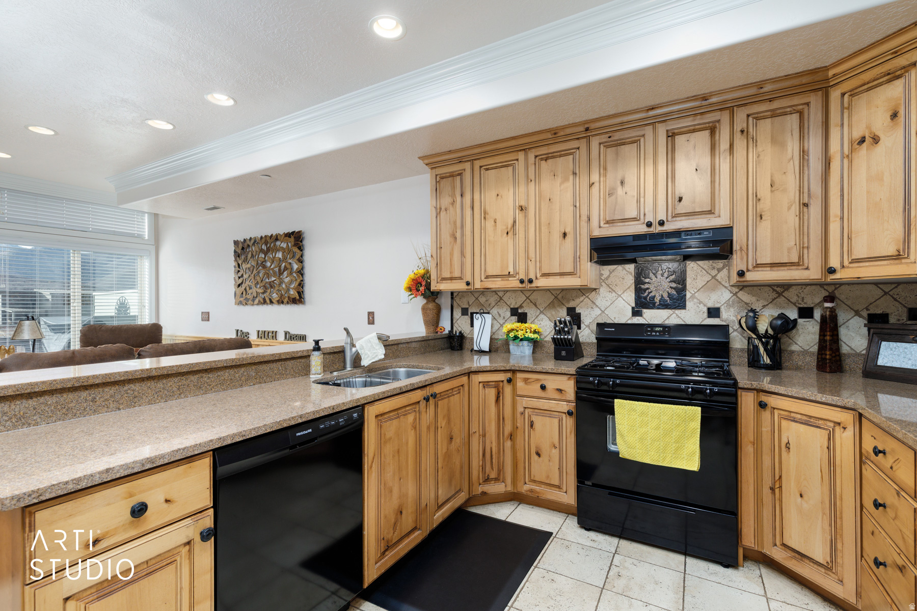 LAKESIDE VILLAGE - Residential