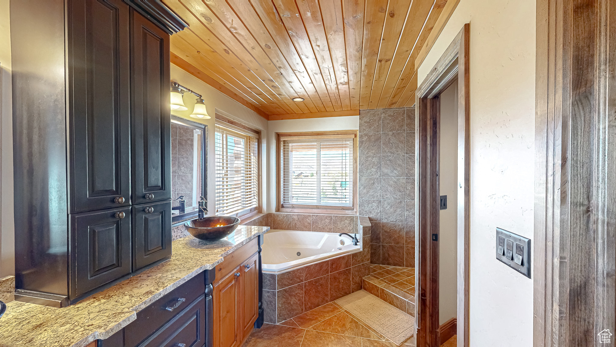 ASPEN COVE - Residential