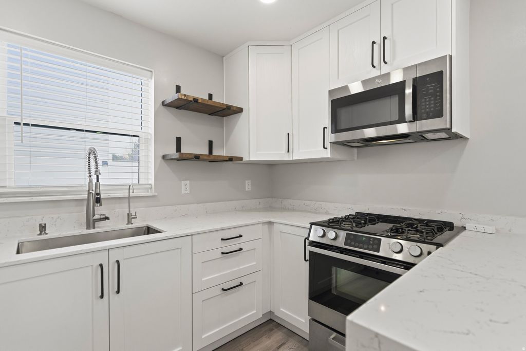 Photo of 2303 E HAWTHORNE ST, Saratoga Springs, UT 84043 (MLS # 2141934)