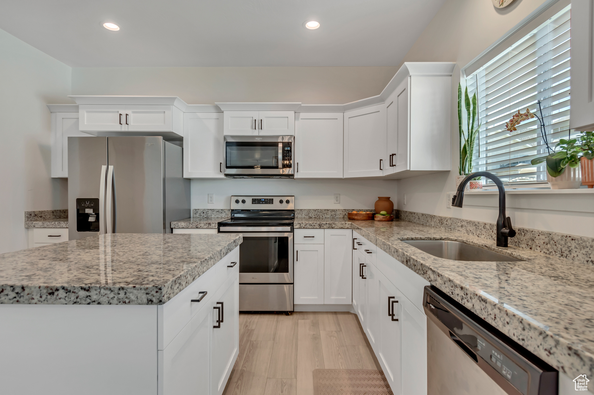 Eagle Mountain, Utah 84005, United States, 5 Bedrooms Bedrooms, ,4 BathroomsBathrooms,Residential,Active,169231