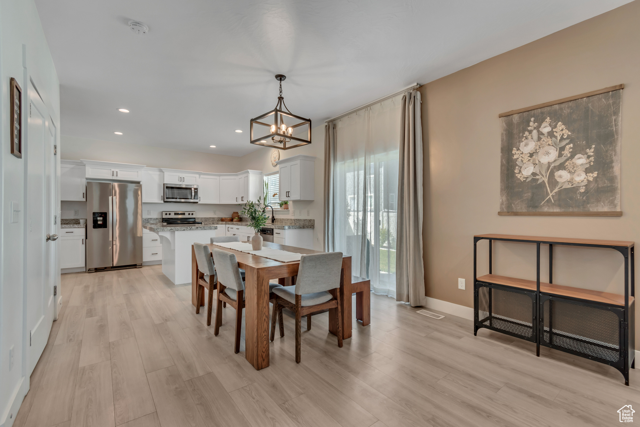 Eagle Mountain, Utah 84005, United States, 5 Bedrooms Bedrooms, ,4 BathroomsBathrooms,Residential,Active,169231