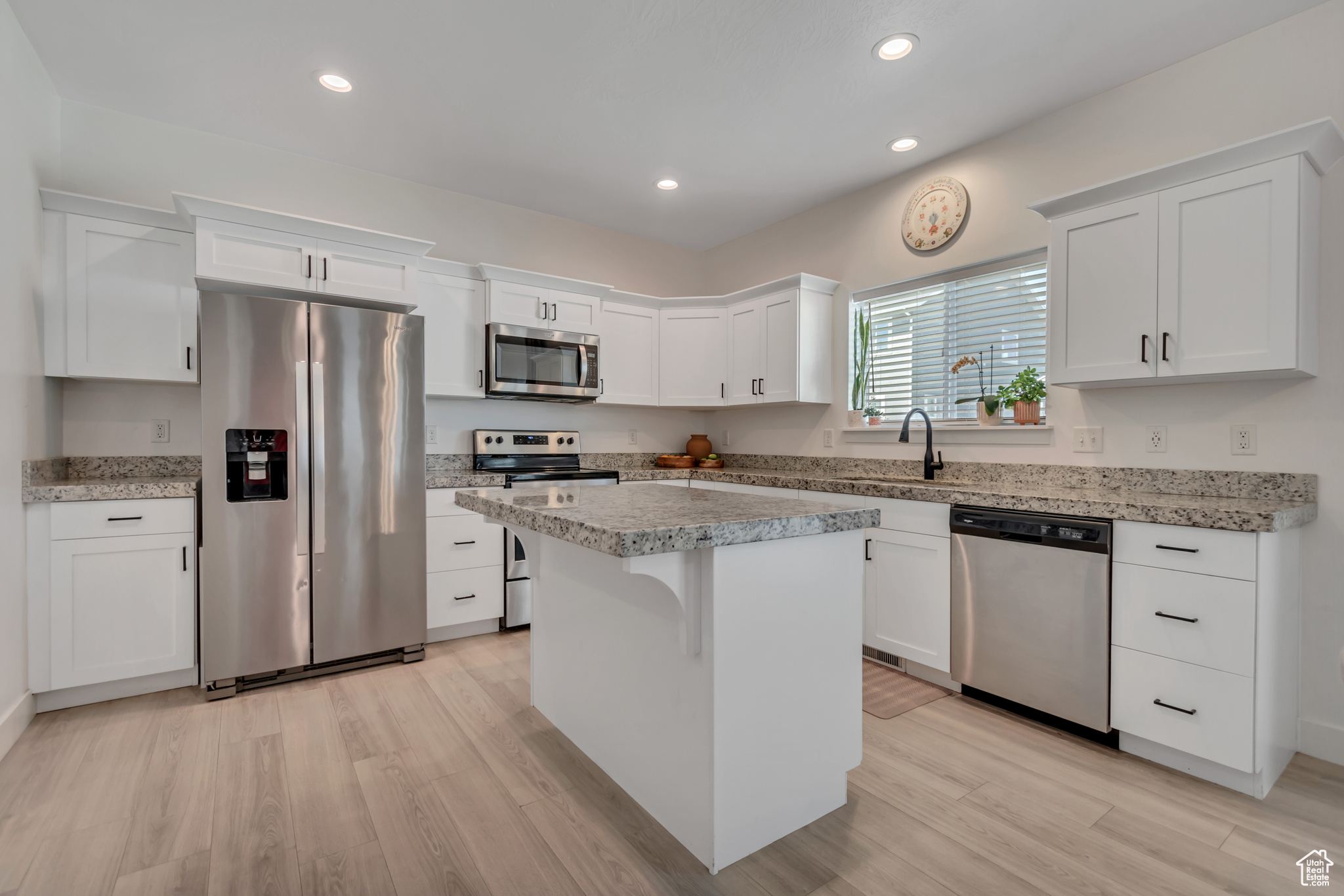 Eagle Mountain, Utah 84005, United States, 5 Bedrooms Bedrooms, ,4 BathroomsBathrooms,Residential,Active,169231